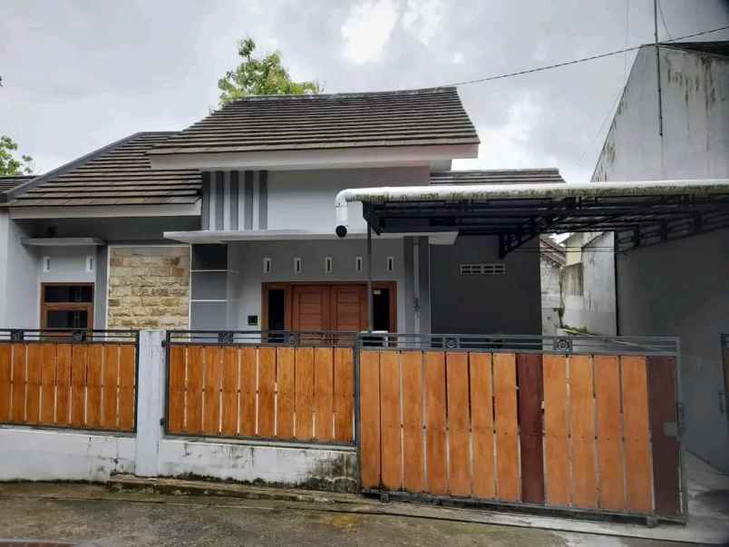 dijual rumah ambarketawang