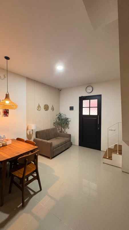 dijual rumah amesta living