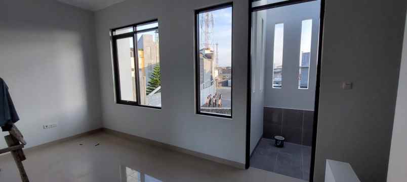 dijual rumah antapani