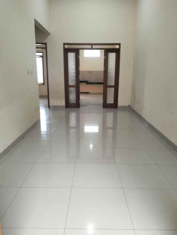 dijual rumah arcamanik