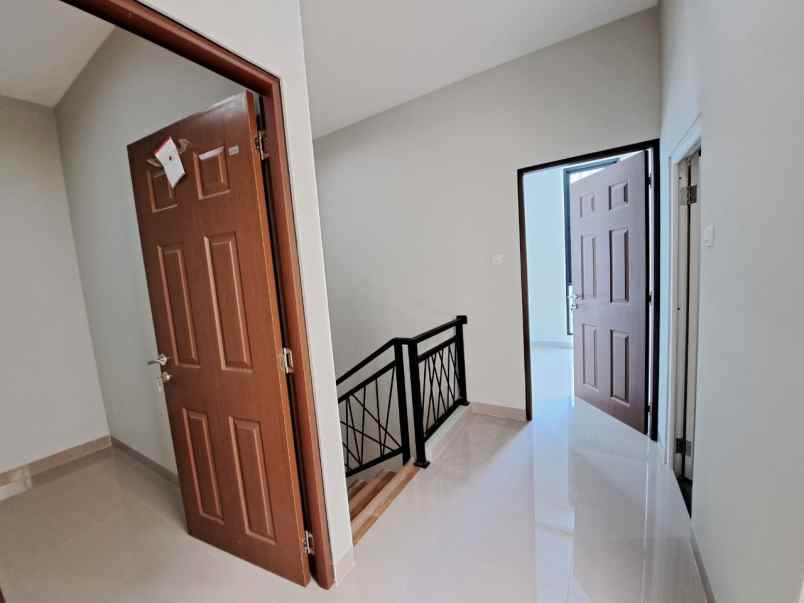 dijual rumah bambu apus