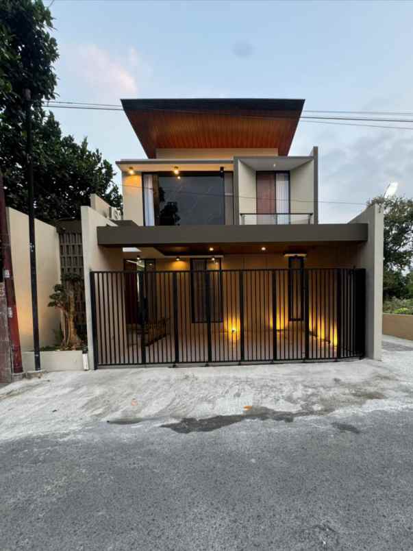 dijual rumah banjeng maguwoharjo