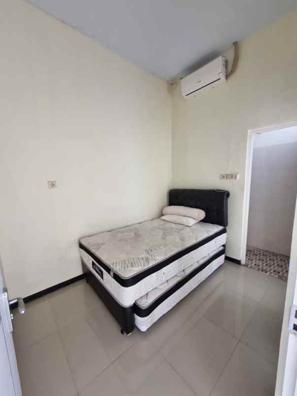 dijual rumah baru dan terawat belakang umm malang