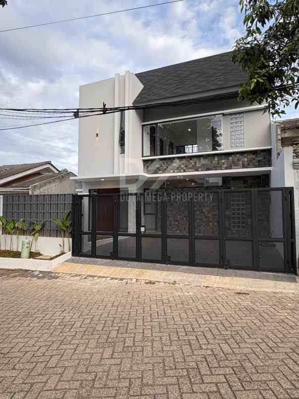 dijual rumah baru di kencana loka bsd