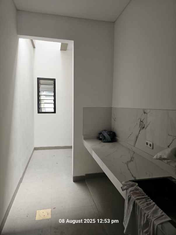 dijual rumah baru gress northwest lake surabaya