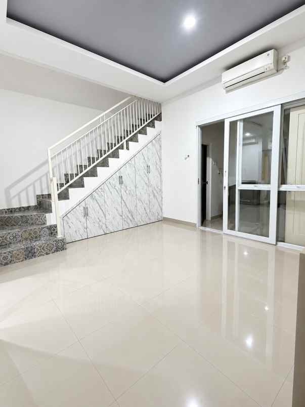 dijual rumah boulevard hijau khi