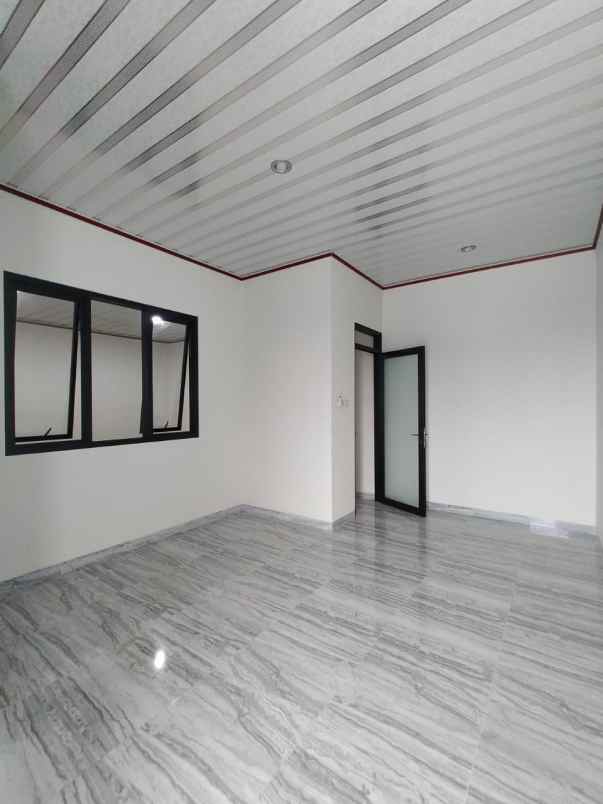 dijual rumah candi penataran manyaran