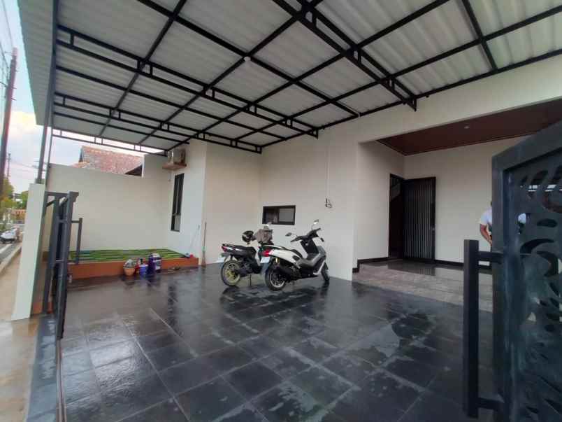 dijual rumah candi penataran manyaran
