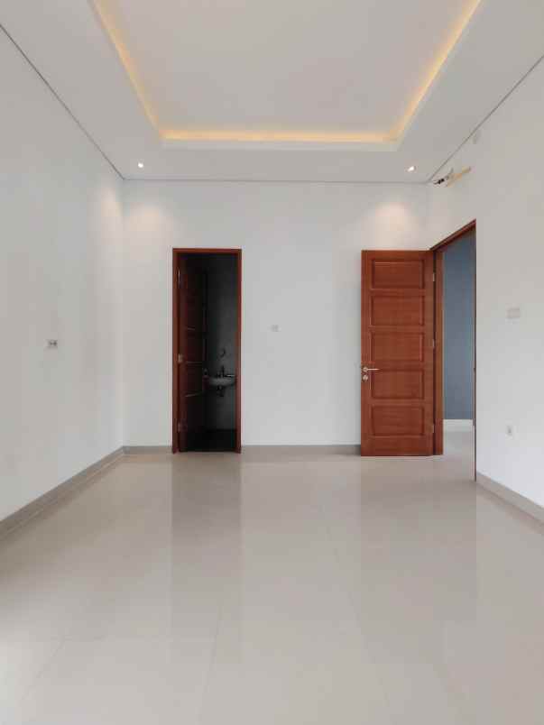 dijual rumah cibubur depok