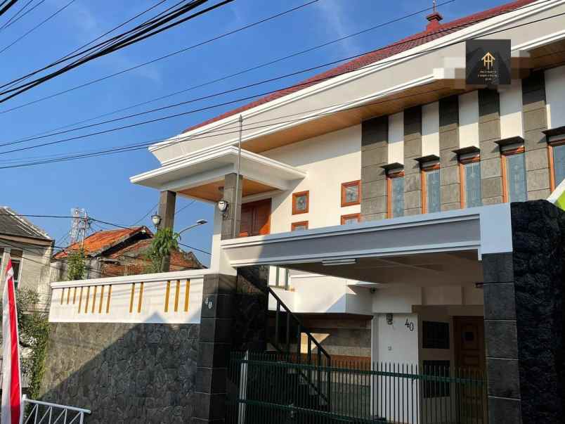 dijual rumah cigadung sayap dago