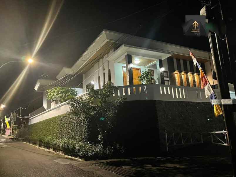 dijual rumah cigadung sayap dago