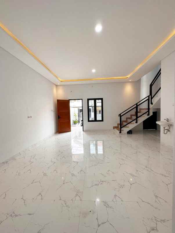 dijual rumah cipinang jaya