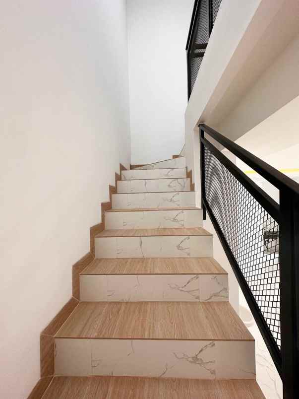 dijual rumah cipinang jaya