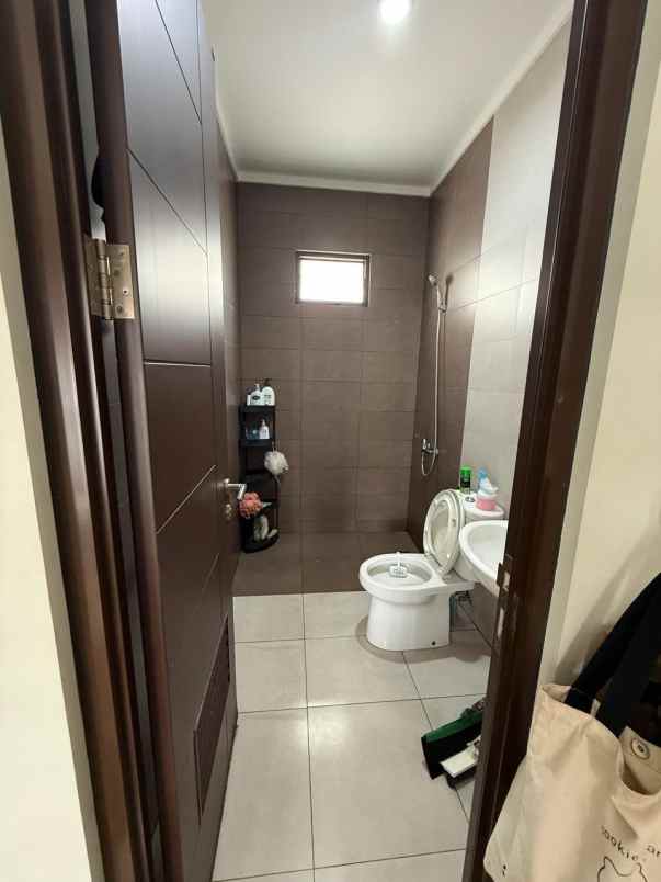 dijual rumah cluster burgundy