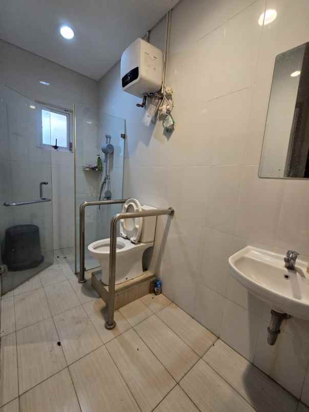 dijual rumah cluster palm spring jgc