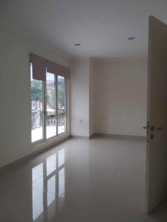 dijual rumah cluster thomson summarecon