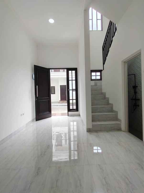 dijual rumah condet balekambang