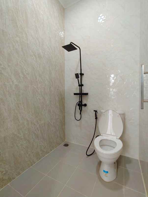 dijual rumah condet balekambang