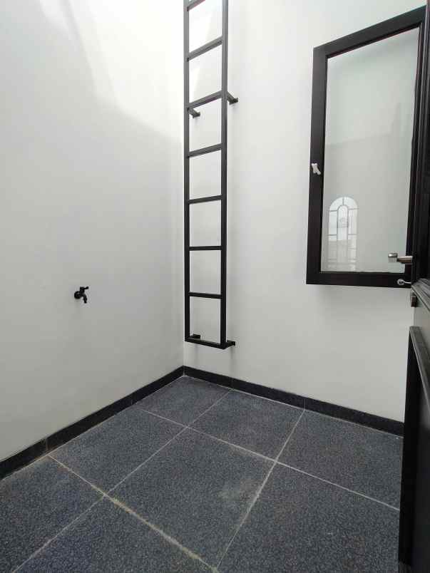 dijual rumah condet balekambang