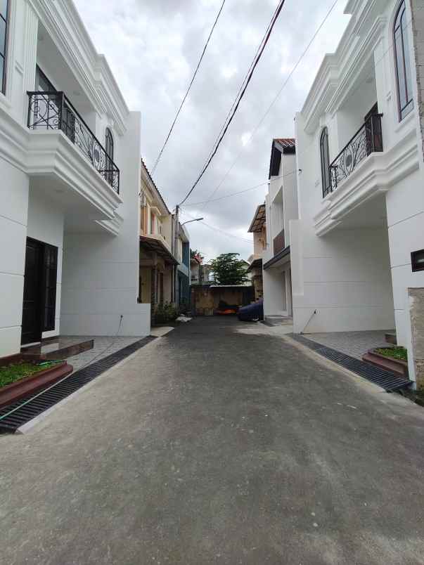 dijual rumah condet balekambang