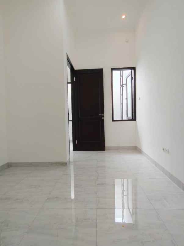 dijual rumah condet balekambang