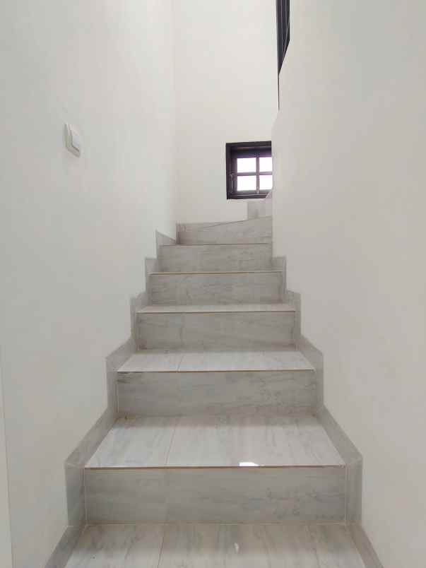 dijual rumah condet balekambang