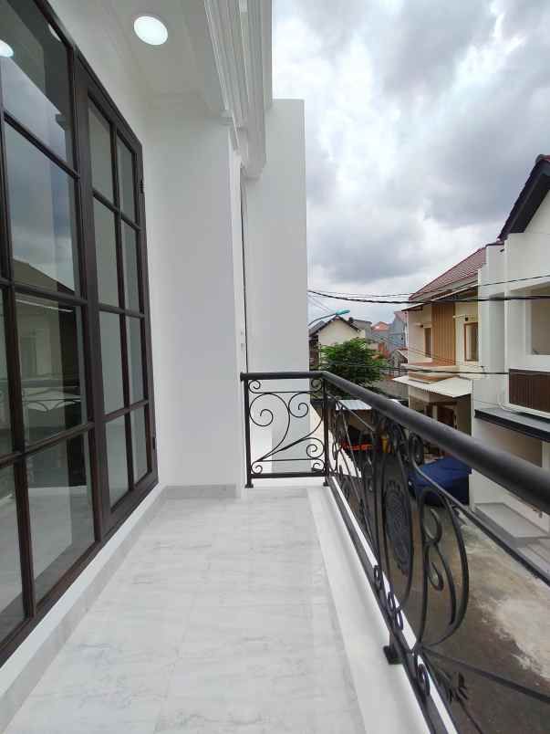 dijual rumah condet balekambang