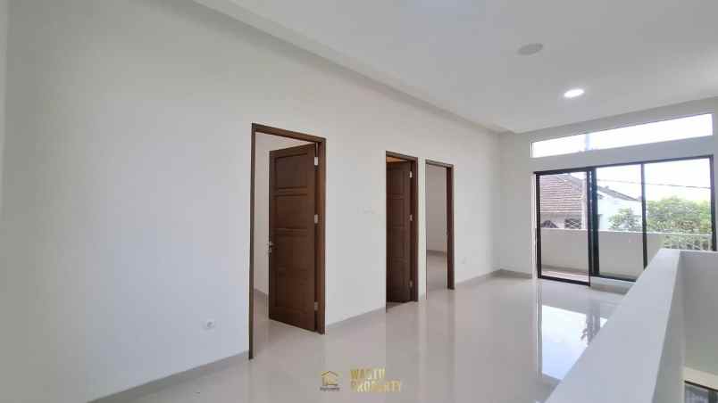 dijual rumah condong catur