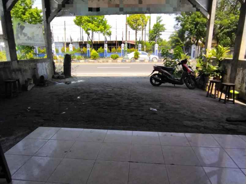 dijual rumah dan toko beserta semua isinya