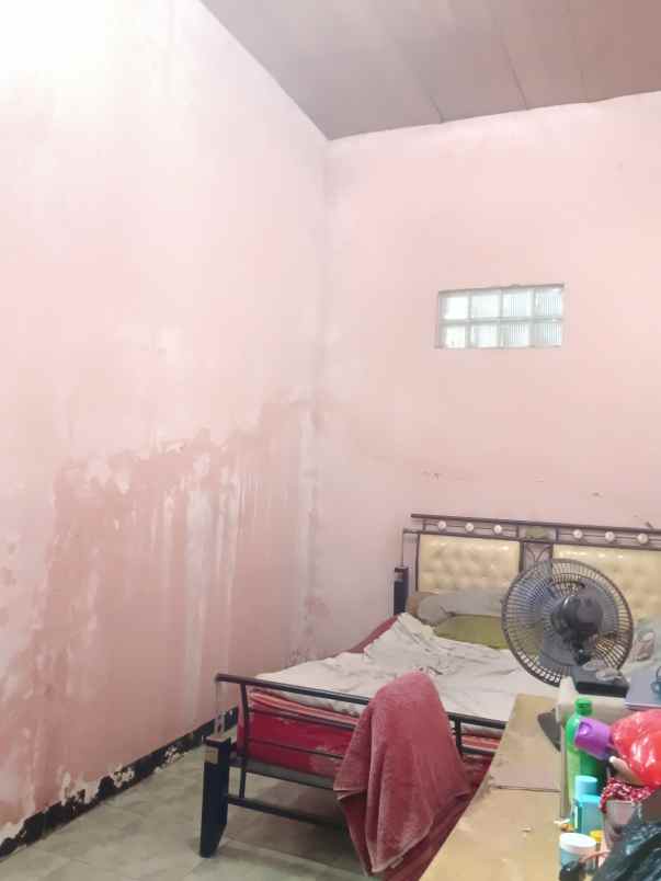 dijual rumah dan toko beserta semua isinya