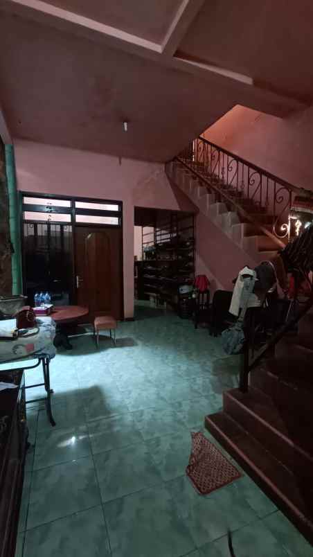 dijual rumah dan toko beserta semua isinya