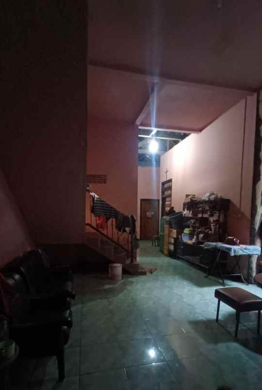 dijual rumah dan toko beserta semua isinya