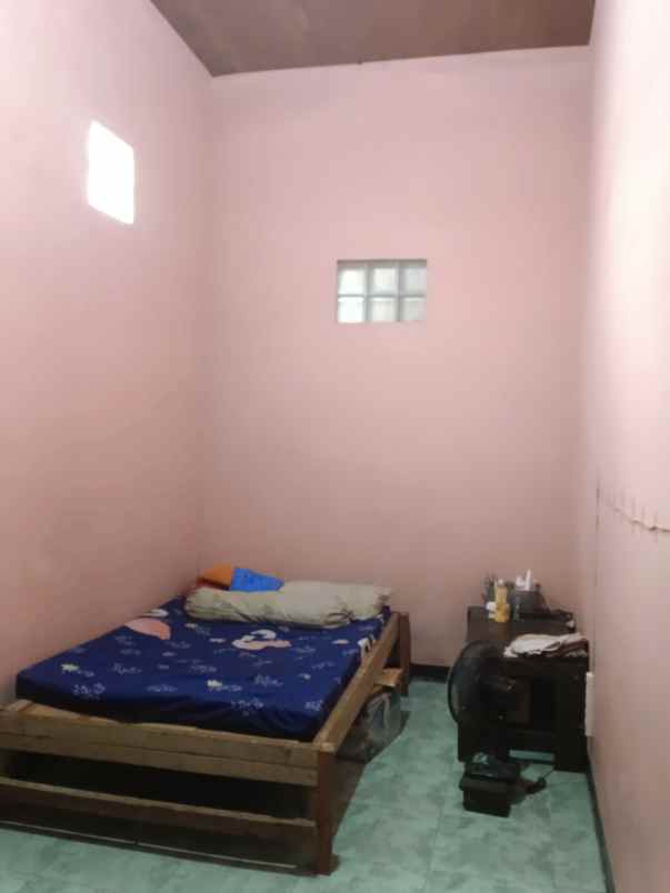 dijual rumah dan toko beserta semua isinya