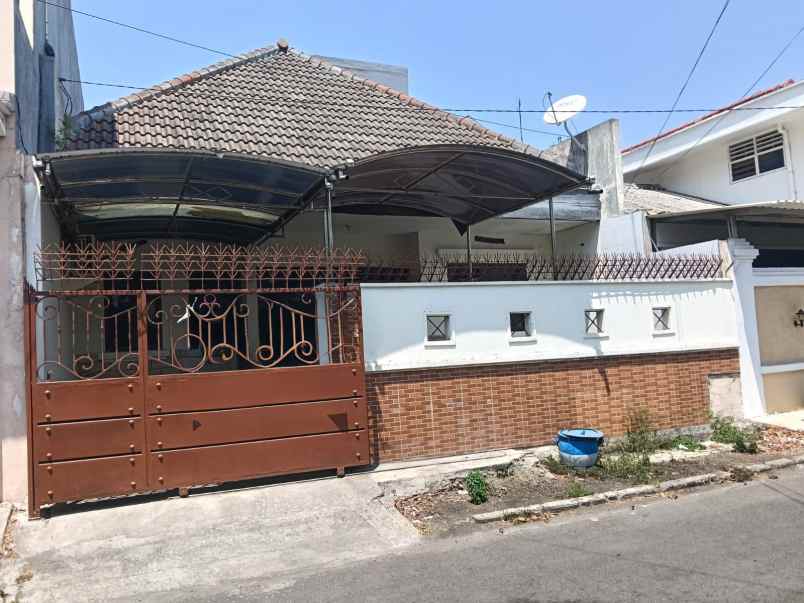 dijual rumah darmo baru barat