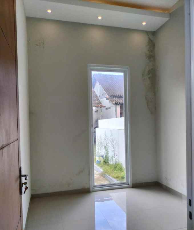 dijual rumah dekat purwomartani