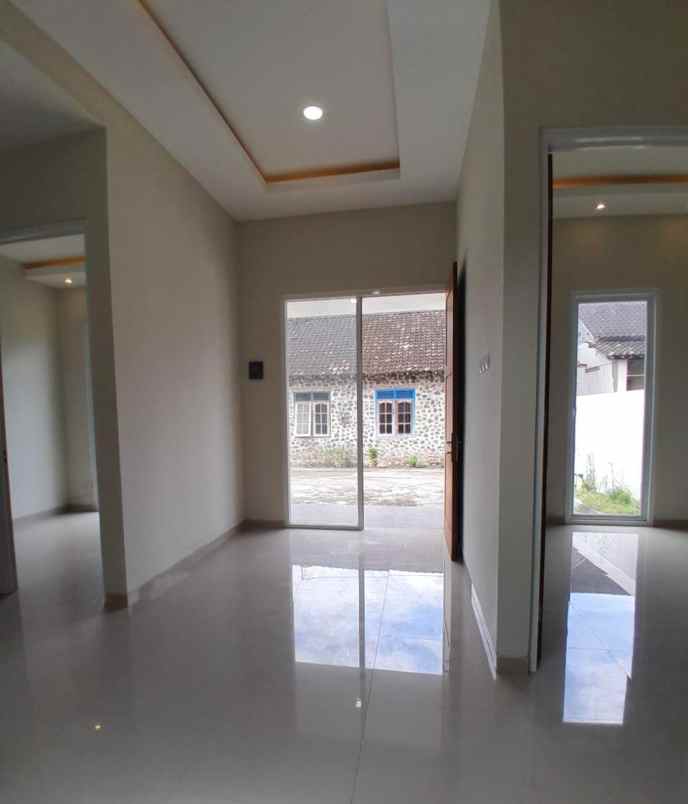dijual rumah dekat purwomartani