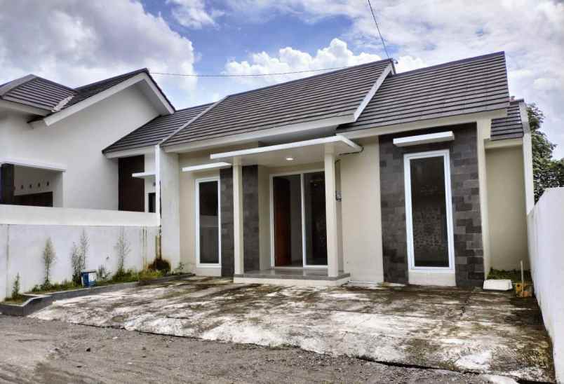 dijual rumah dekat purwomartani