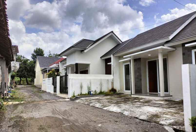 dijual rumah dekat purwomartani