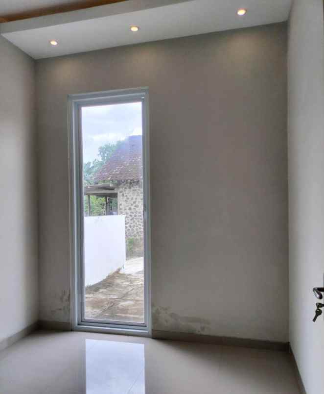 dijual rumah dekat purwomartani