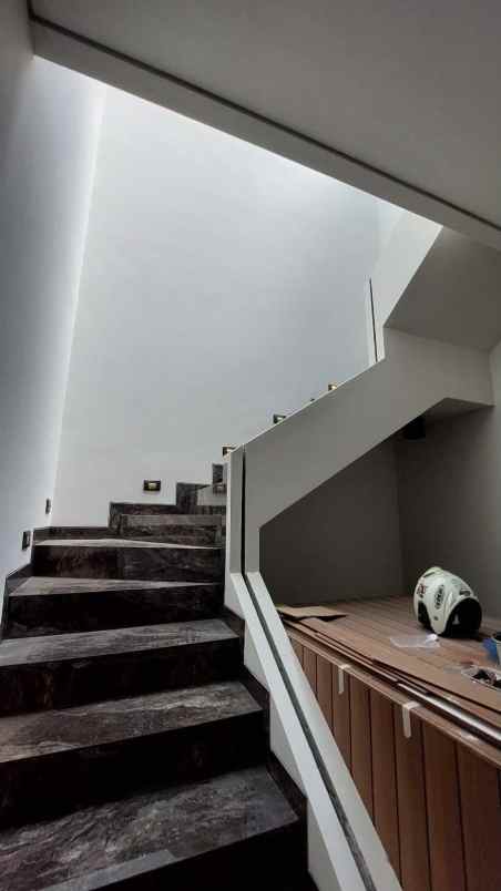 dijual rumah dharmahusada