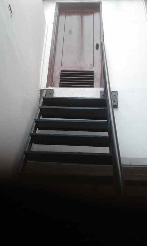 dijual rumah dharmahusada