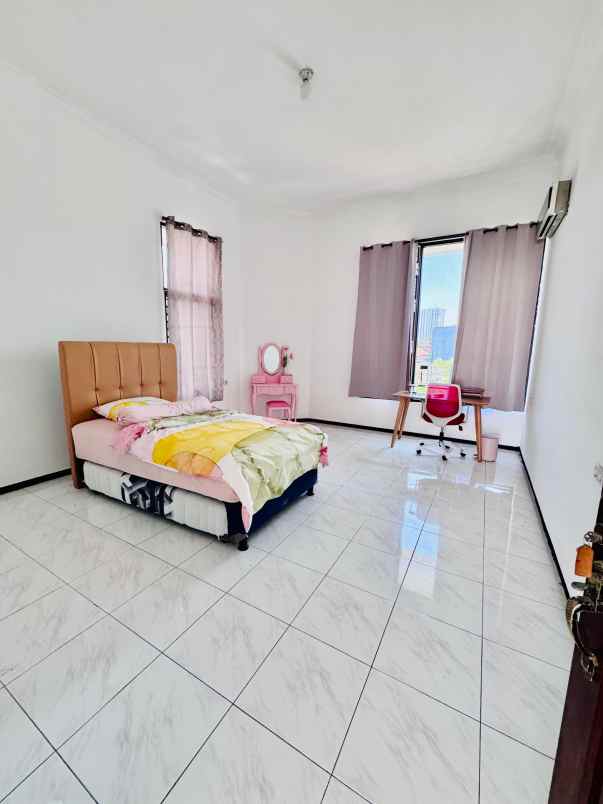 dijual rumah dharmahusada indah utara