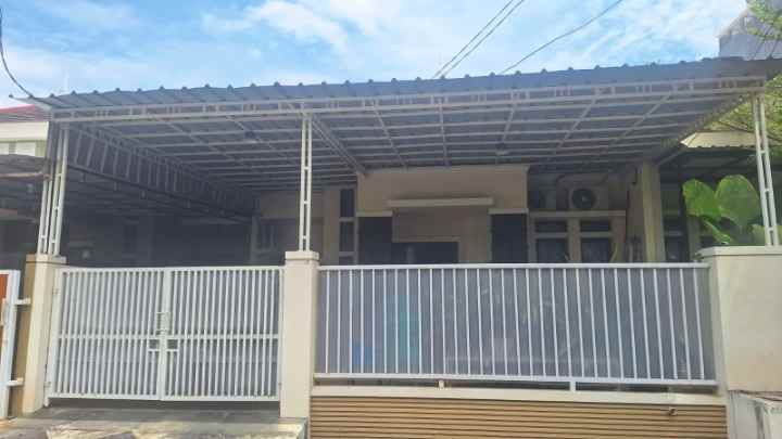 dijual rumah di cluster aralia harapan indah 2