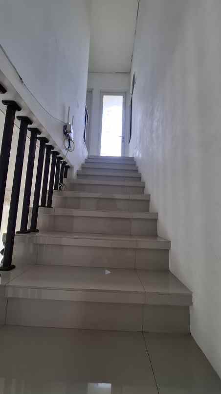 dijual rumah di cluster lavesh harapan indah bekasi