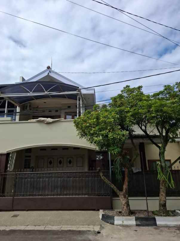 dijual rumah di sanggar hurip soeta