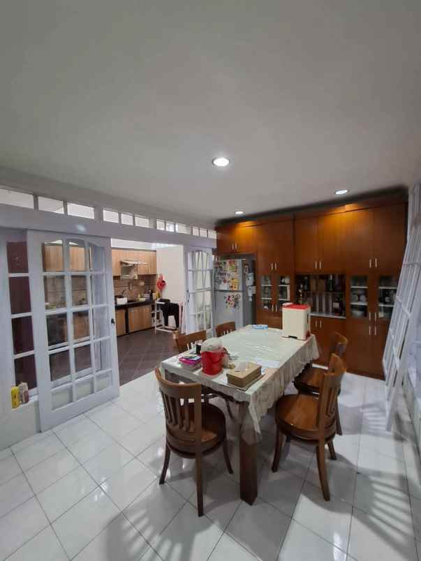 dijual rumah di sanggar hurip soeta