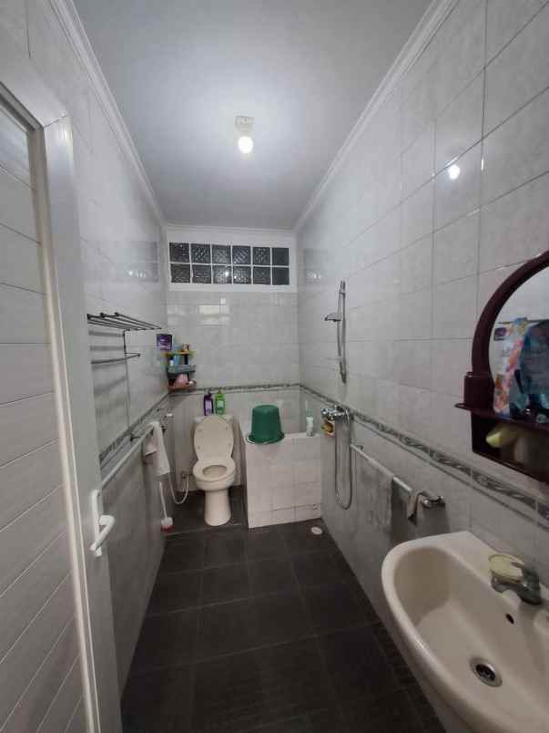 dijual rumah di sanggar hurip soeta