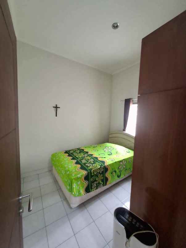 dijual rumah di sanggar hurip soeta