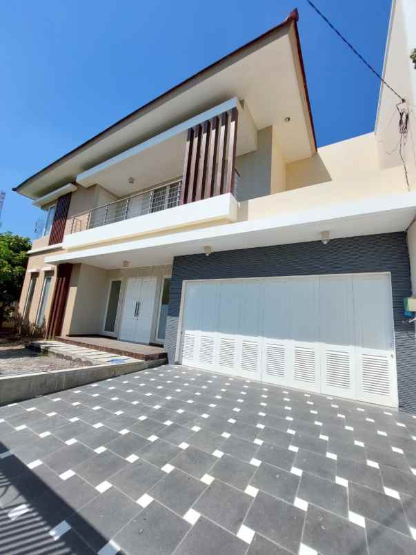 dijual rumah dian istana