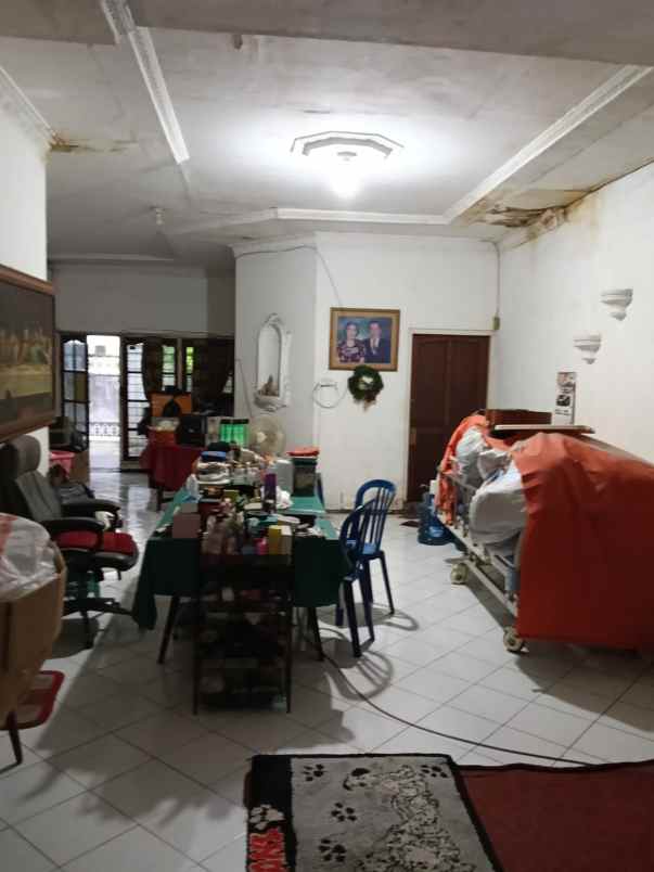 dijual rumah dukuh kupang barat